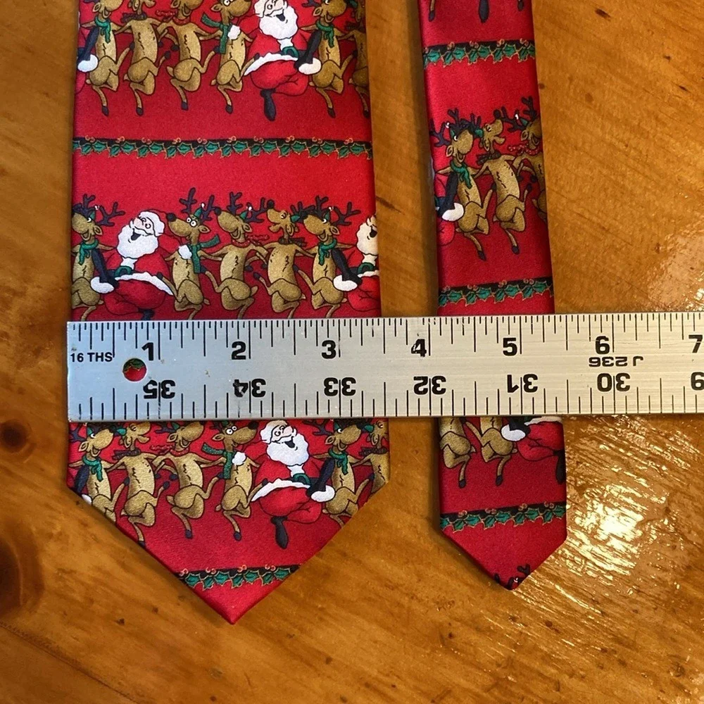 Festive‎ Mens Novelty Christmas Tie Red Santa Reindeer Dancing Whimsical Silk
